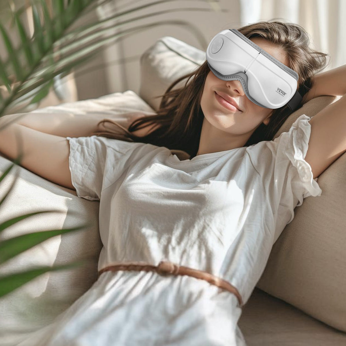 Eye massager in use